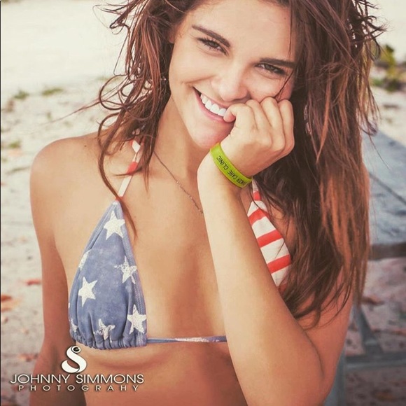 Coming in hot 🤷🏻♀️🥂 - Picture 1 of 7